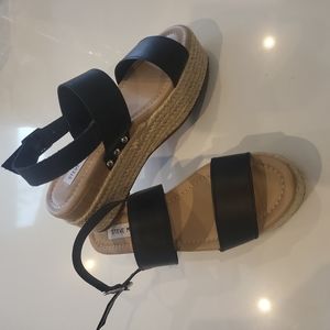 NWOT Steve Madden Platform Sandals